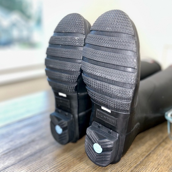 Hunter Women’s Original Matte Tour Buckle Strap Rain Boots - Picture 12 of 14